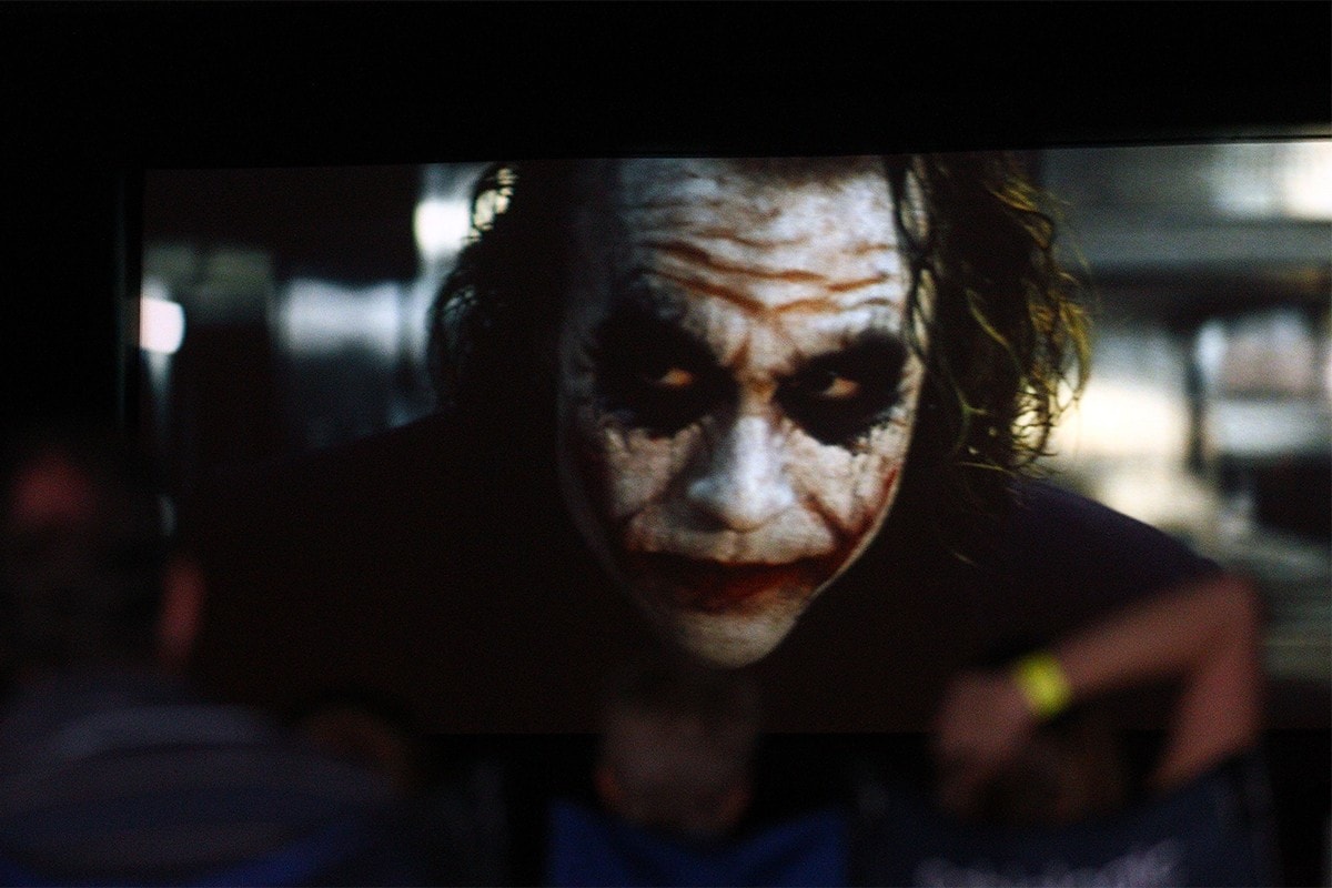 消息稱 Warner Bros. 原計劃打造《The Dark Knight》版本「小丑 Joker」之起源故事
