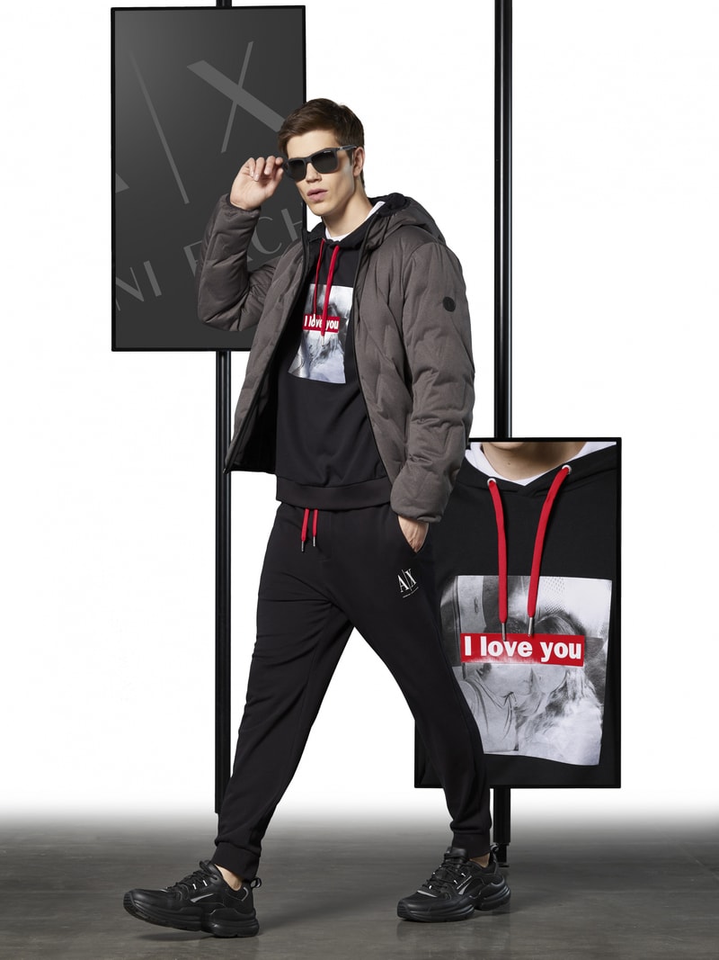 致敬 90 年代經典廣告－A|X ARMANI EXCHANGE 推出 Y2K 系列