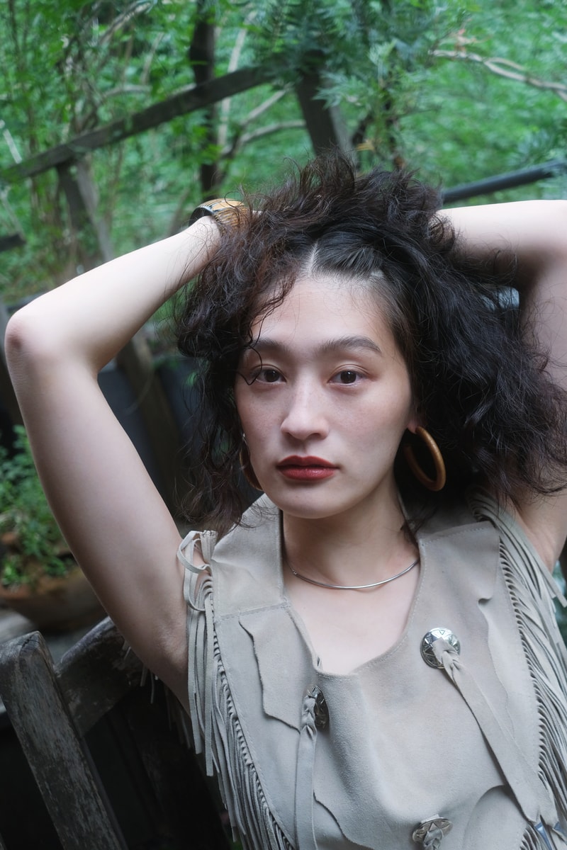 日本著名音樂人 KOM_I 以 GU Chef Pants 演繹個性造型風格
