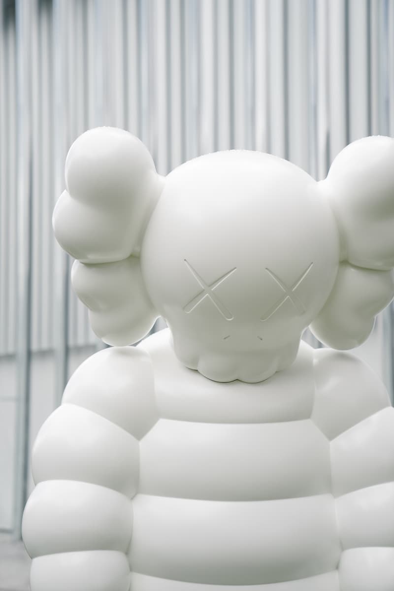 KAWS 人形《WHAT PARTY》雕像正式登陸香港