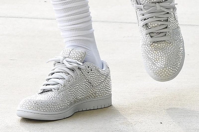 Swarovski 水鑽覆蓋－Cactus Plant Flea Market x Nike Dunk Low 最新聯名意外曝光