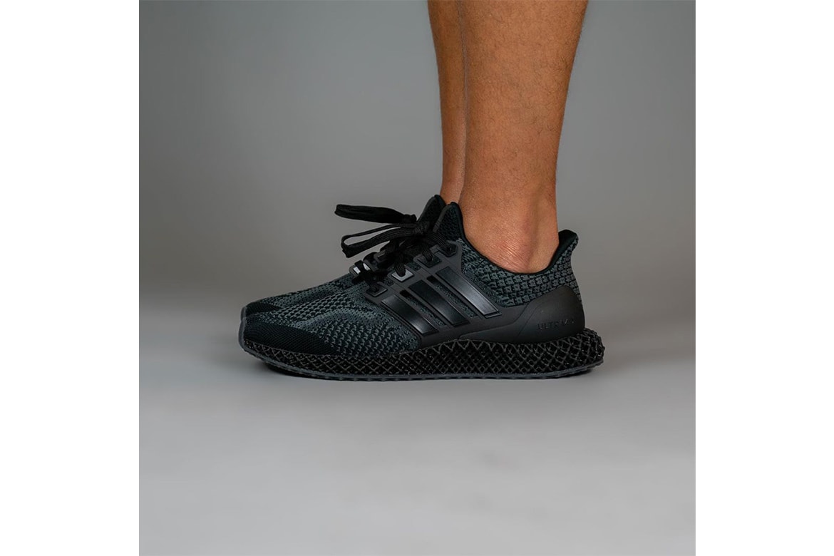 adidas 混種跑鞋 Ultra 4D 全新黑魂配色「Core Black」率先曝光
