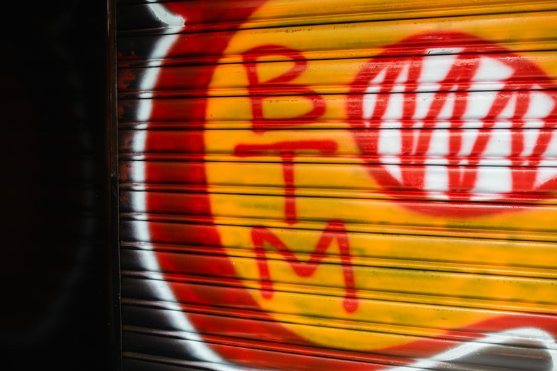 美式餐廳跨界合作｜HYPEBEAST Eats 直擊塗鴉 Writer @jointhewronggame 創作現場