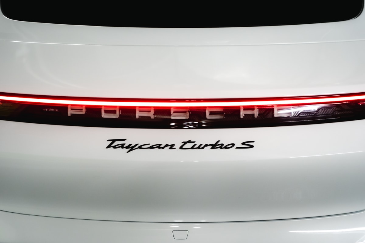 小心甩尾！試駕全新 Porsche 保時捷旗艦電能車 Taycan Turbo S