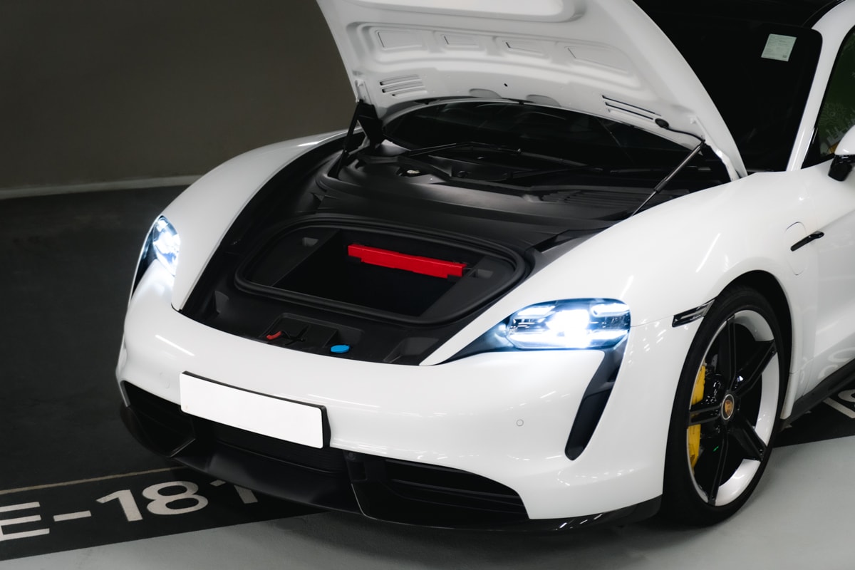 小心甩尾！試駕全新 Porsche 保時捷旗艦電能車 Taycan Turbo S