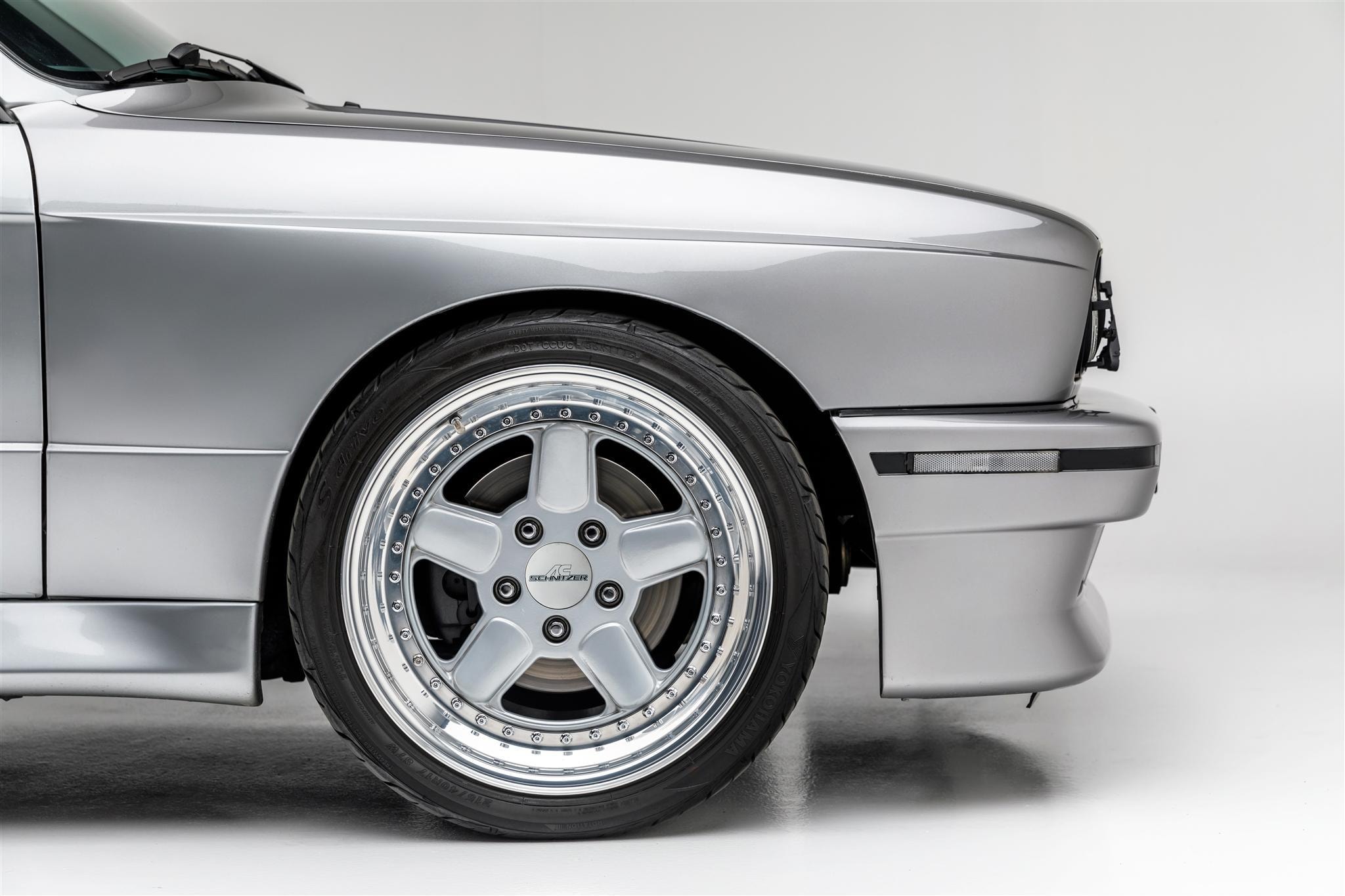 1988 年 BMW E30 M3 改裝車款以超過 $50,000 美元高價拍賣