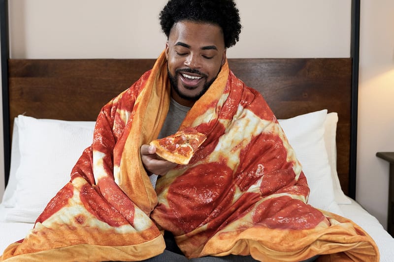 Pizza Hut 推出超大型披薩造型重力毯