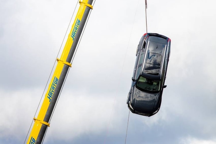 Volvo 進行 100 英呎高空自由落體碰撞測試