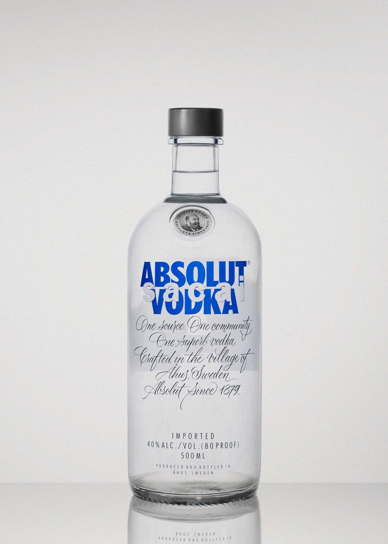 ABSOLUT. 攜手 sacai 打造全新聯名限定套裝