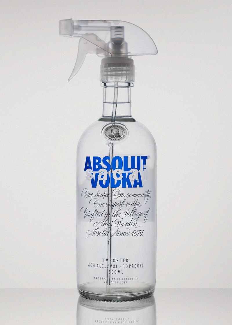 ABSOLUT. 攜手 sacai 打造全新聯名限定套裝