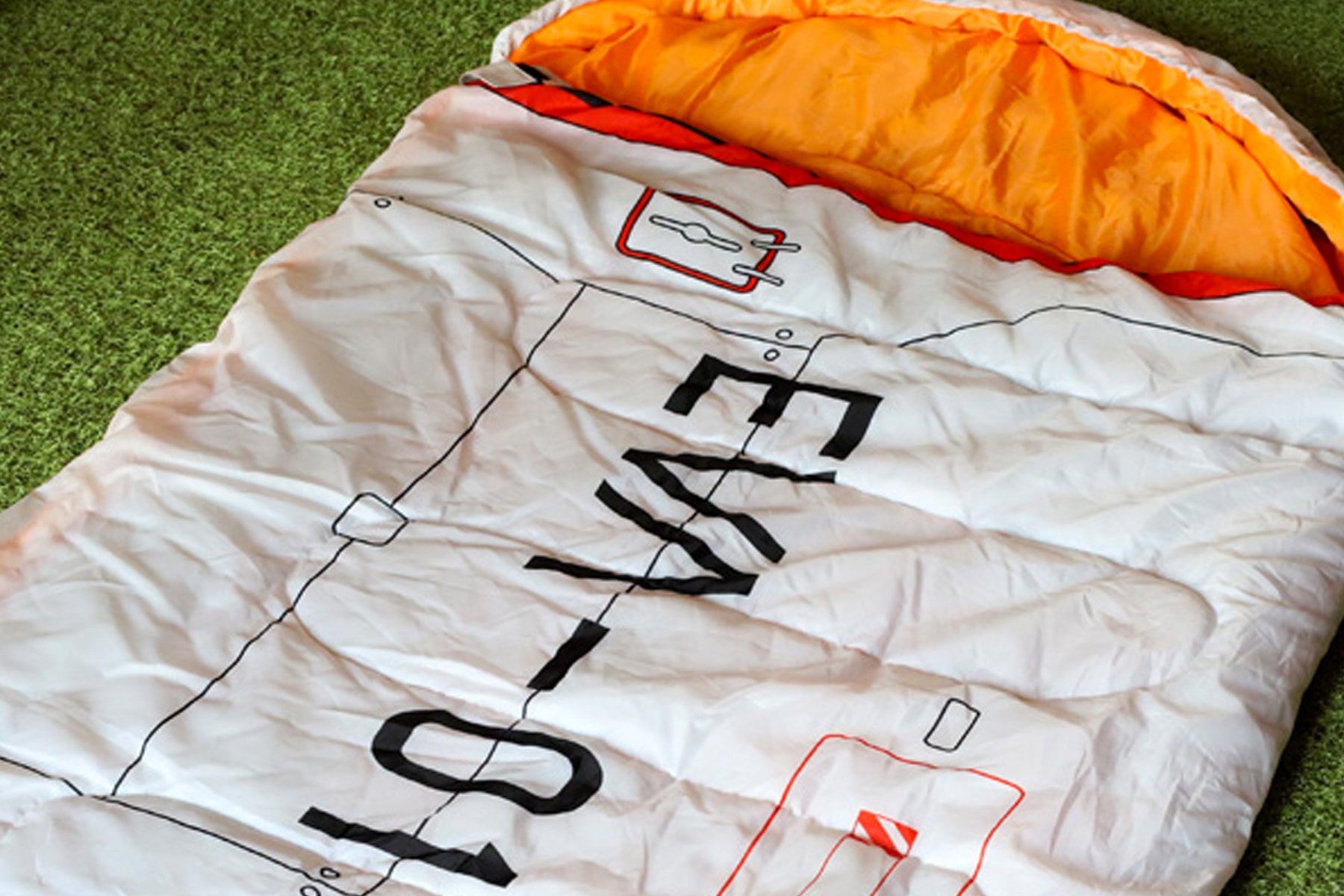 Evangelion Store 推出《新世紀福音戰士》「插入栓」造型別注睡袋