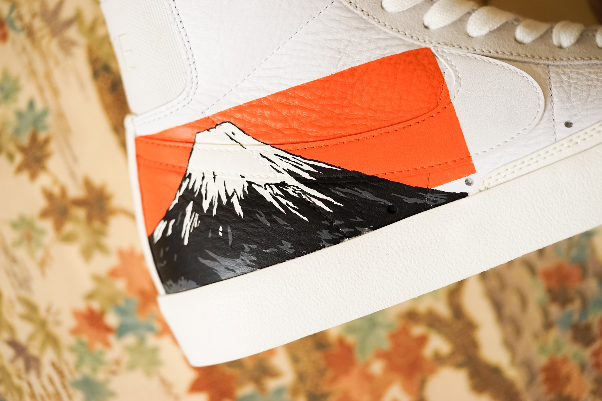 Simple Union 攜手 The Flying Hawk Studio 打造全新客製鞋款 Nike Blazer 77 Mid「松山」