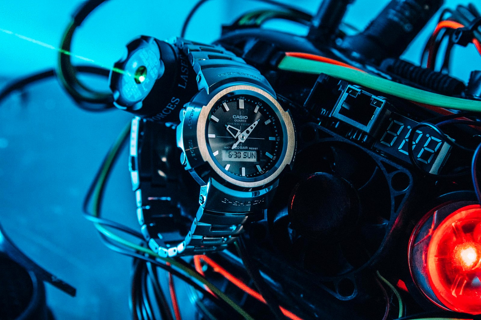 經典設計蛻變而成的金屬未來 G-SHOCK AWM-500
