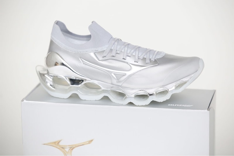 空山基 x Mizuno 最新聯名鞋款 WAVE PROPHECY SORAYAMA 正式登場
