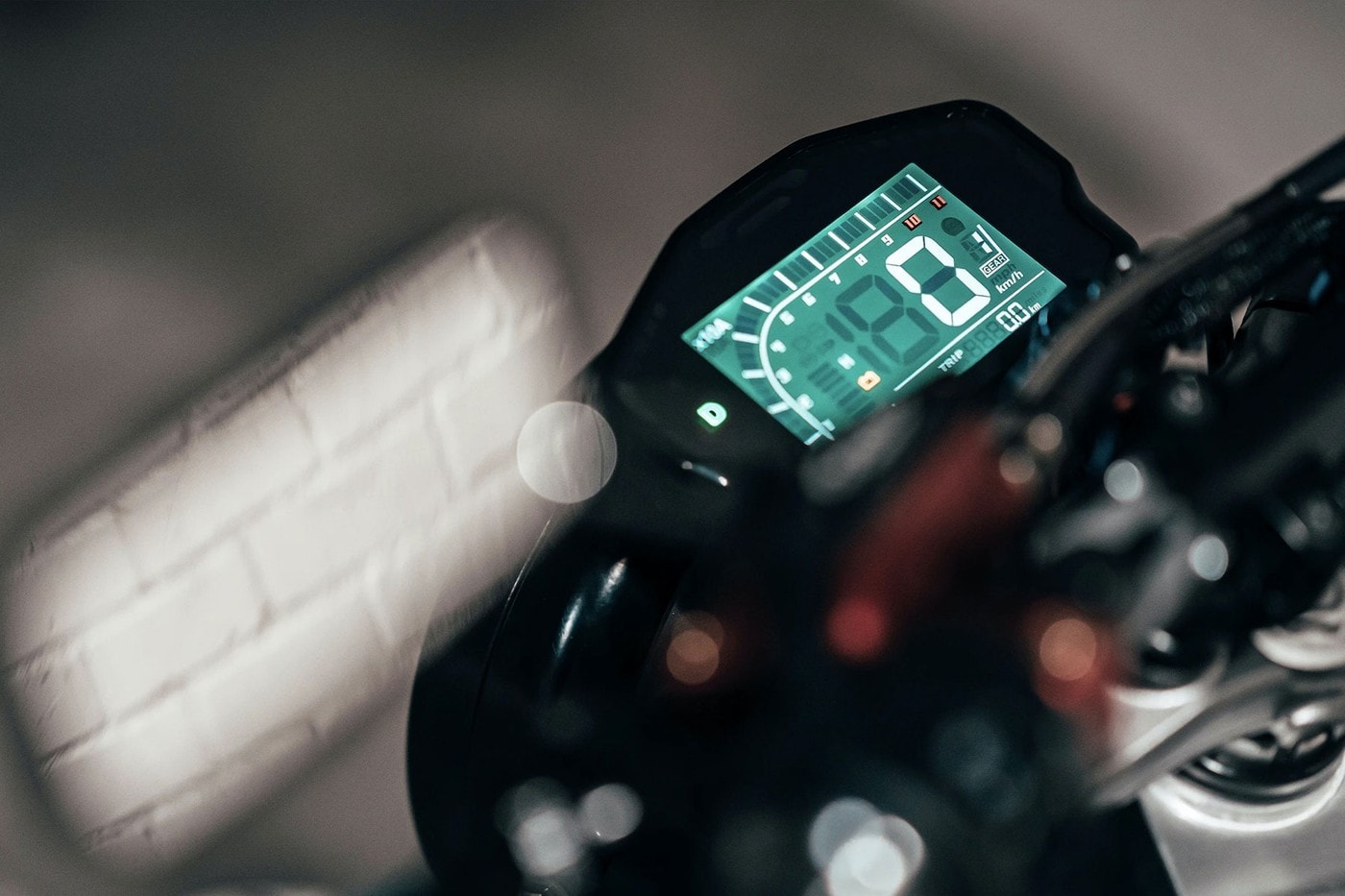 Sondors 發表首款極簡設計電能機車 Metacycle