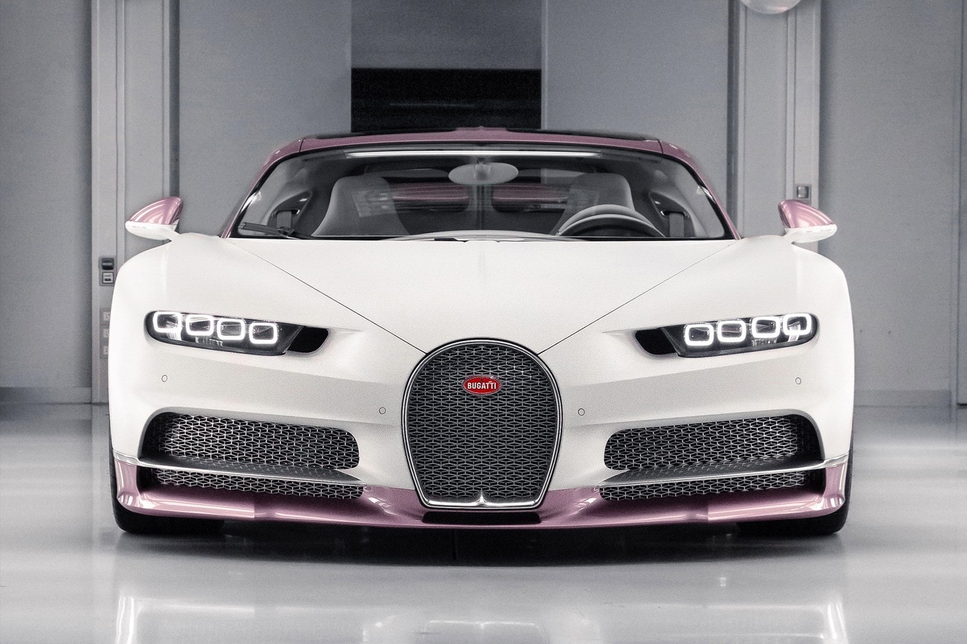 Bugatti 揭示全新情人節專屬 Chiron Sport 定製車款