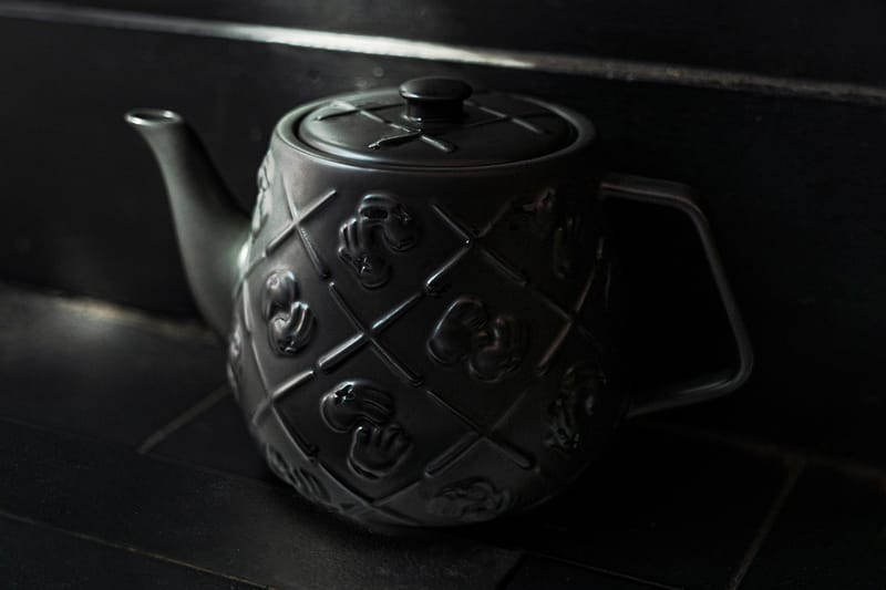 AllRightsReserved 追加 KAWS「XX」陶瓷茶壺黑魂版本