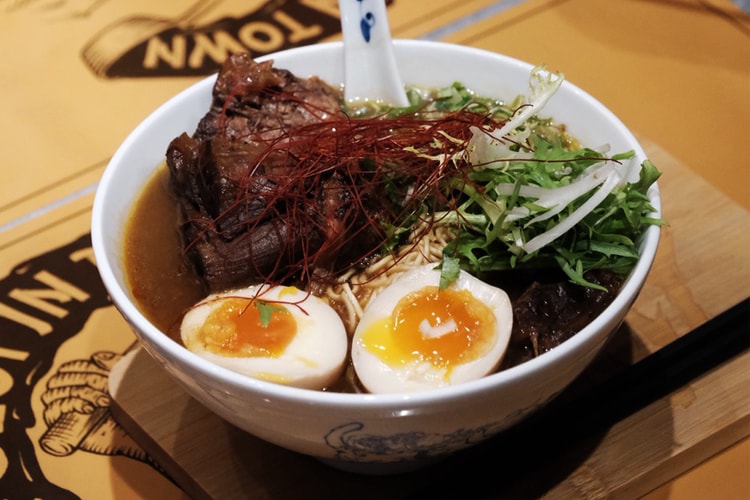 佐藤咖哩 Sato Curry 攜手肝苦嘆呷郎、大柴裕豪打造全新周年別注計畫