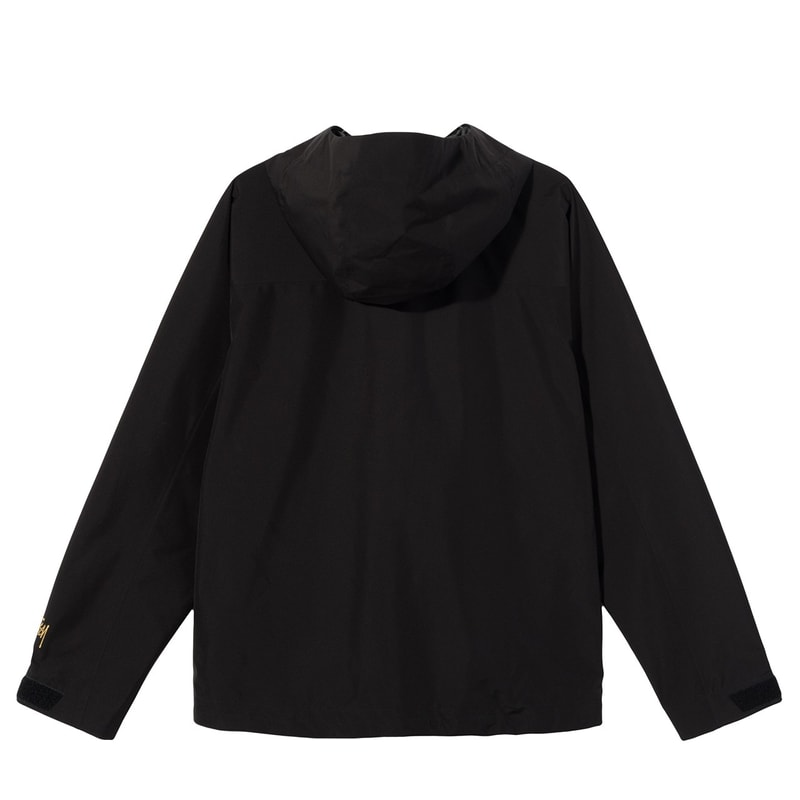 Stüssy 推出全新 GORE-TEX 防水夾克、褲款套裝系列