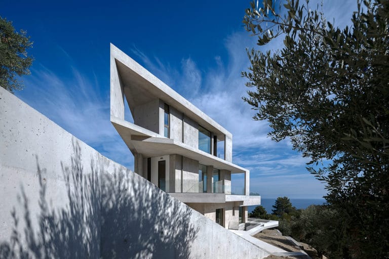 走進位於海琴海畔 幾何設計現代住宅