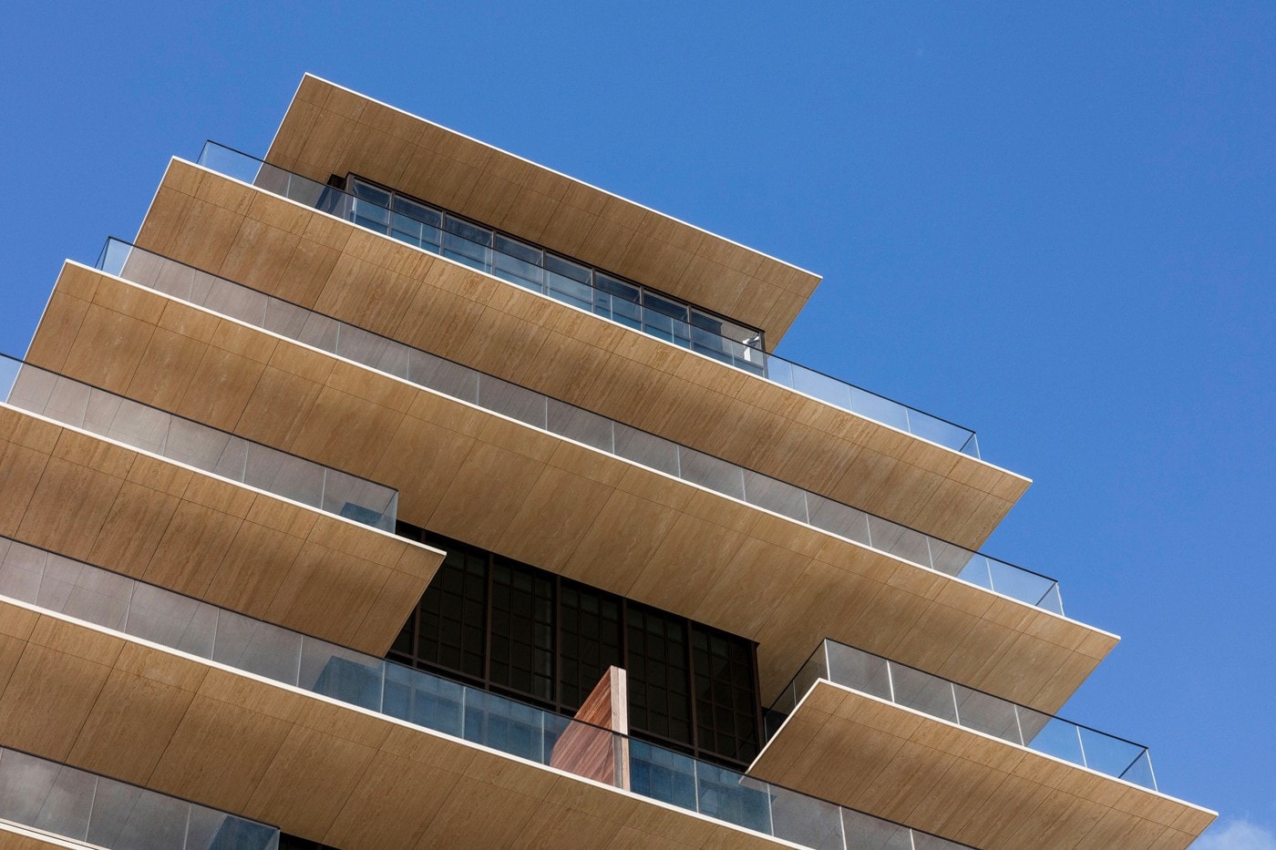 Arte Surfside 出售設有 360 度私人陽台「Villa Nove」頂層公寓