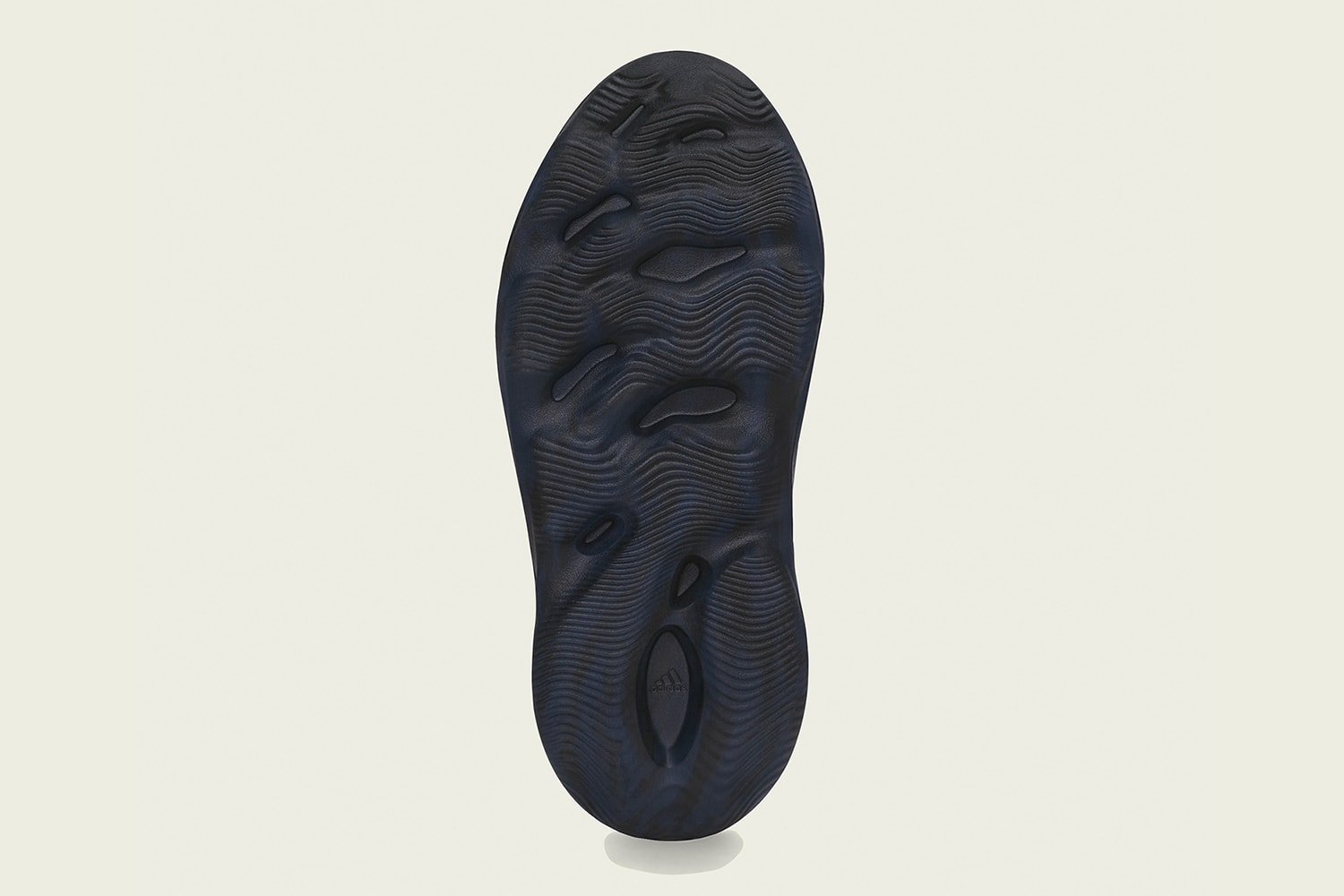 adidas 人氣鞋款 YEEZY FOAM Runner 最新配色「Mineral Blue」發售情報公開