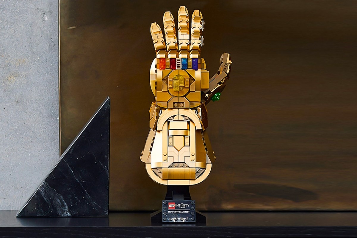 LEGO 實體化 Thanos 配戴之「Infinity Gauntlet 無限手套」積木模型