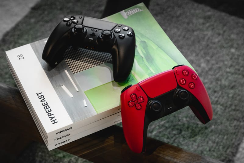 HYPEBEAST 近賞「Midnight Black」與「Cosmic Red」PlayStation 5「DualSense」控制器全新配色