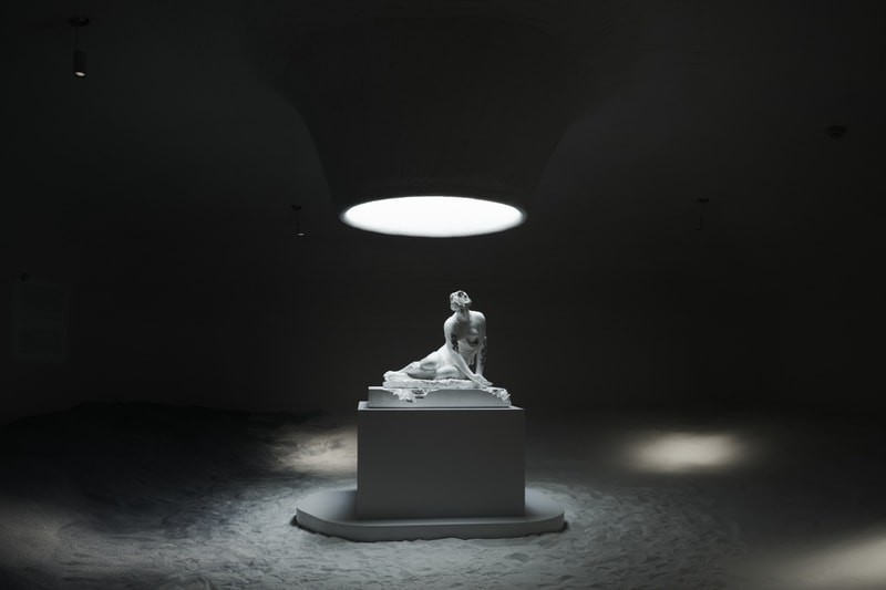 率先走進展覽「Daniel Arsham: Sands of Time」