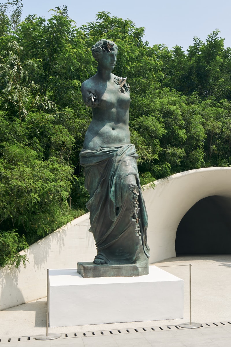 率先走進展覽「Daniel Arsham: Sands of Time」