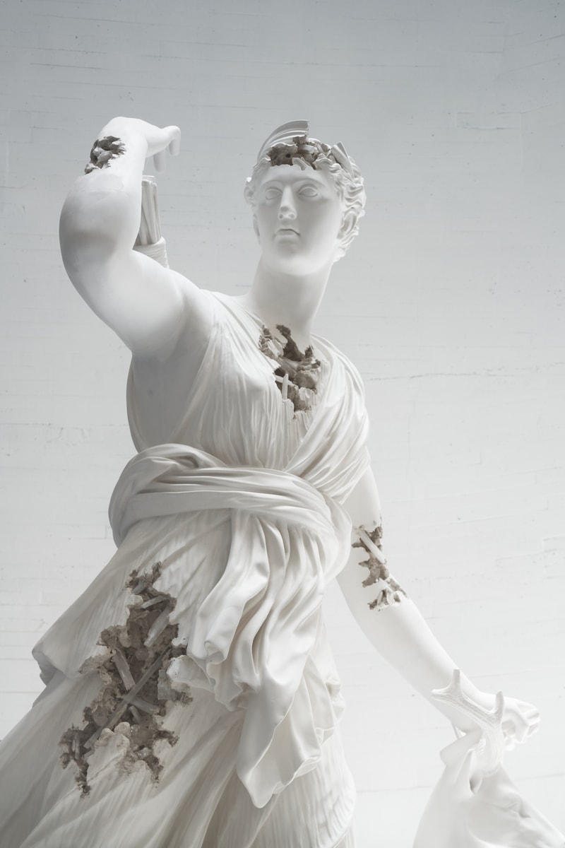 率先走進展覽「Daniel Arsham: Sands of Time」