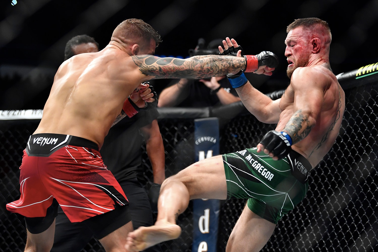 UFC 264「鑽石」Dustin Poirier 成功 TKO 傷退的「嘴砲拳王」Conor McGregor