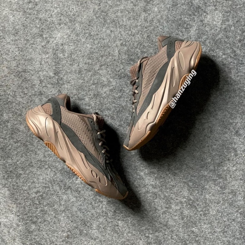 YEEZY BOOST 700 V2 最新配色「Mauve」率先曝光