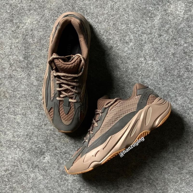 YEEZY BOOST 700 V2 最新配色「Mauve」率先曝光