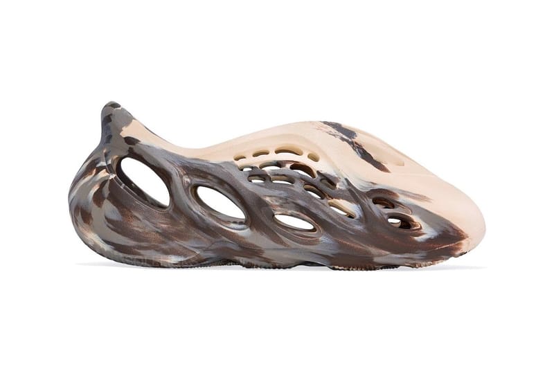 adidas YEEZY Foam Runner 最新配色「MX Cream Clay」港台發售情報公開