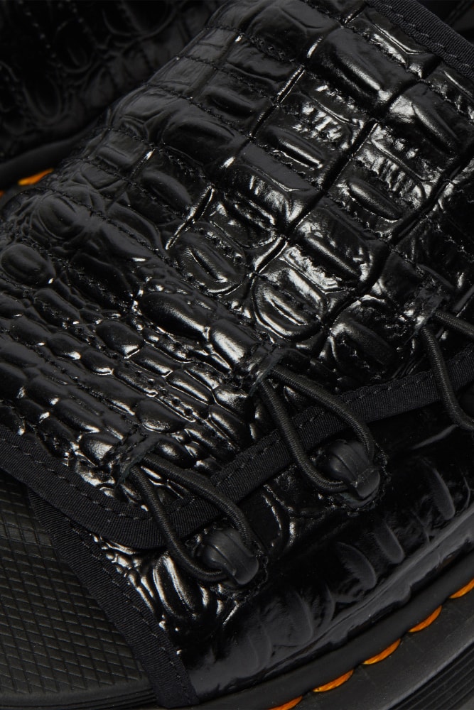 Dr. Martens x Suicoke 全新 DM MURA 聯名鞋款登場