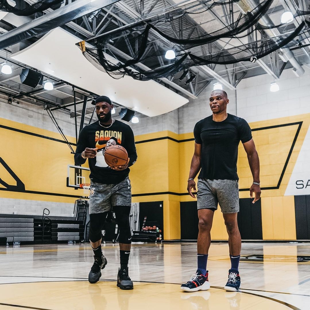 LeBron James 著用最新戰靴 Nike LeBron 19 與新隊友 Russell Westbrook 一同訓練