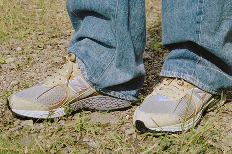 AURALEE x New Balance 2002R 最新聯乘鞋款系列正式登場