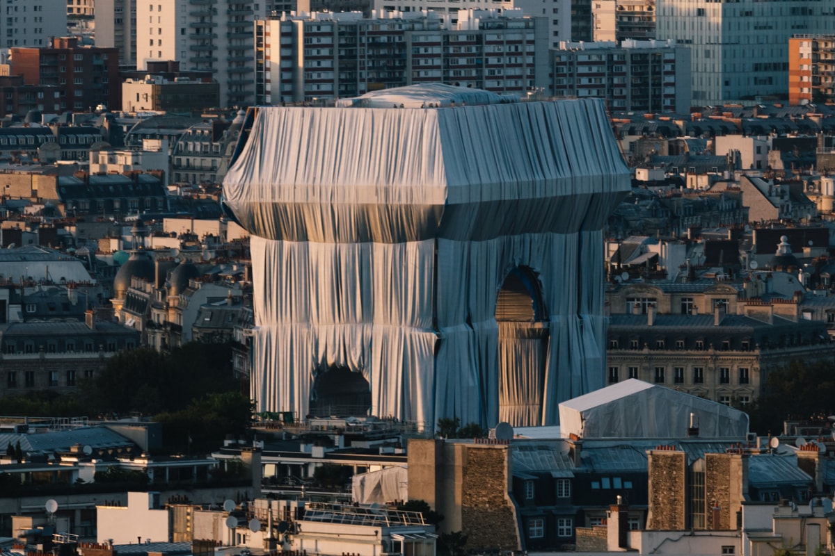 已故地景藝術家 Christo 策劃 60 年作品「包裹凱旋門」登陸法國巴黎