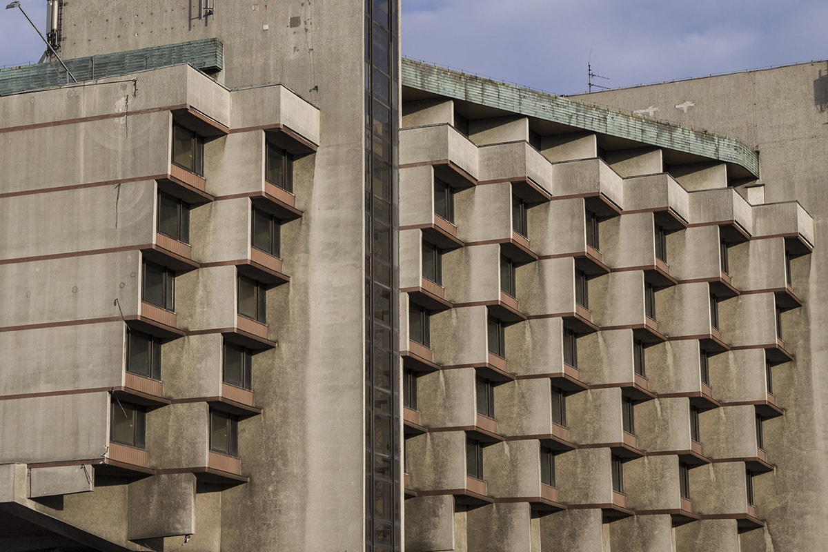 Brutalism 粗獷主義，香港建築師解說 Virgil Abloh 的設計語言
