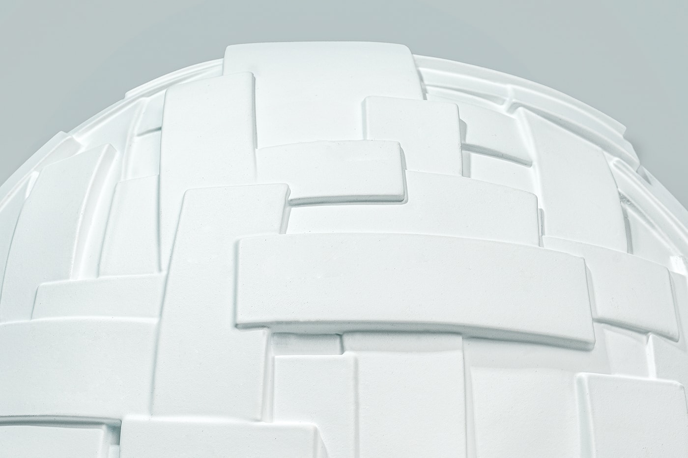 知名藝術家 Michael Kagan 打造太空頭盔雕塑《A7L HELMET》