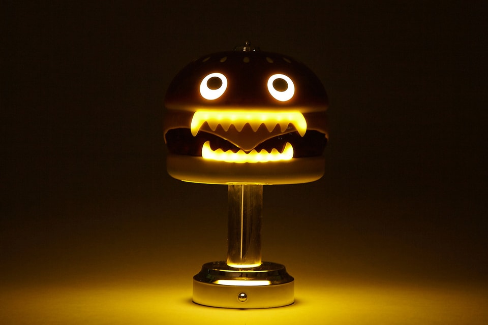 Undercover X Medicom Toy 經典漢堡 遮眼熊聯乘座燈回歸上架 Hypebeast Undercover X Medicom Toy 經典漢堡 遮眼, Undercover Medicom Toy Bear Floor Lamp