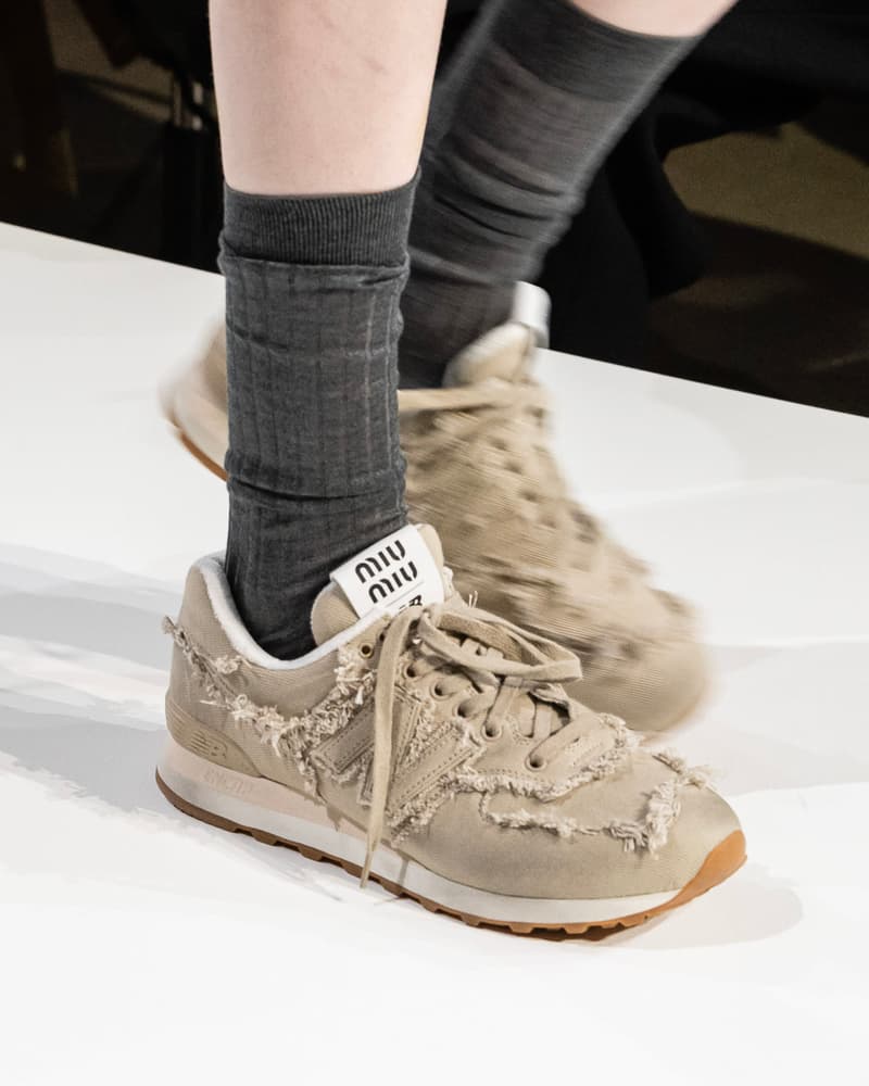 率先近賞 Miu Miu x New Balance 574 最新聯名系列鞋款