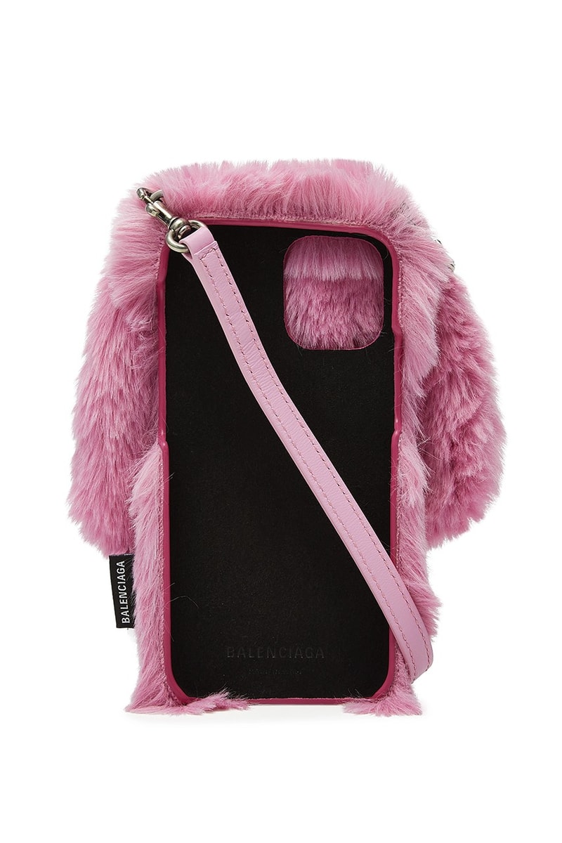 Balenciaga 推出全新 Apple iPhone、Airpods 粉紅兔主題保護殼