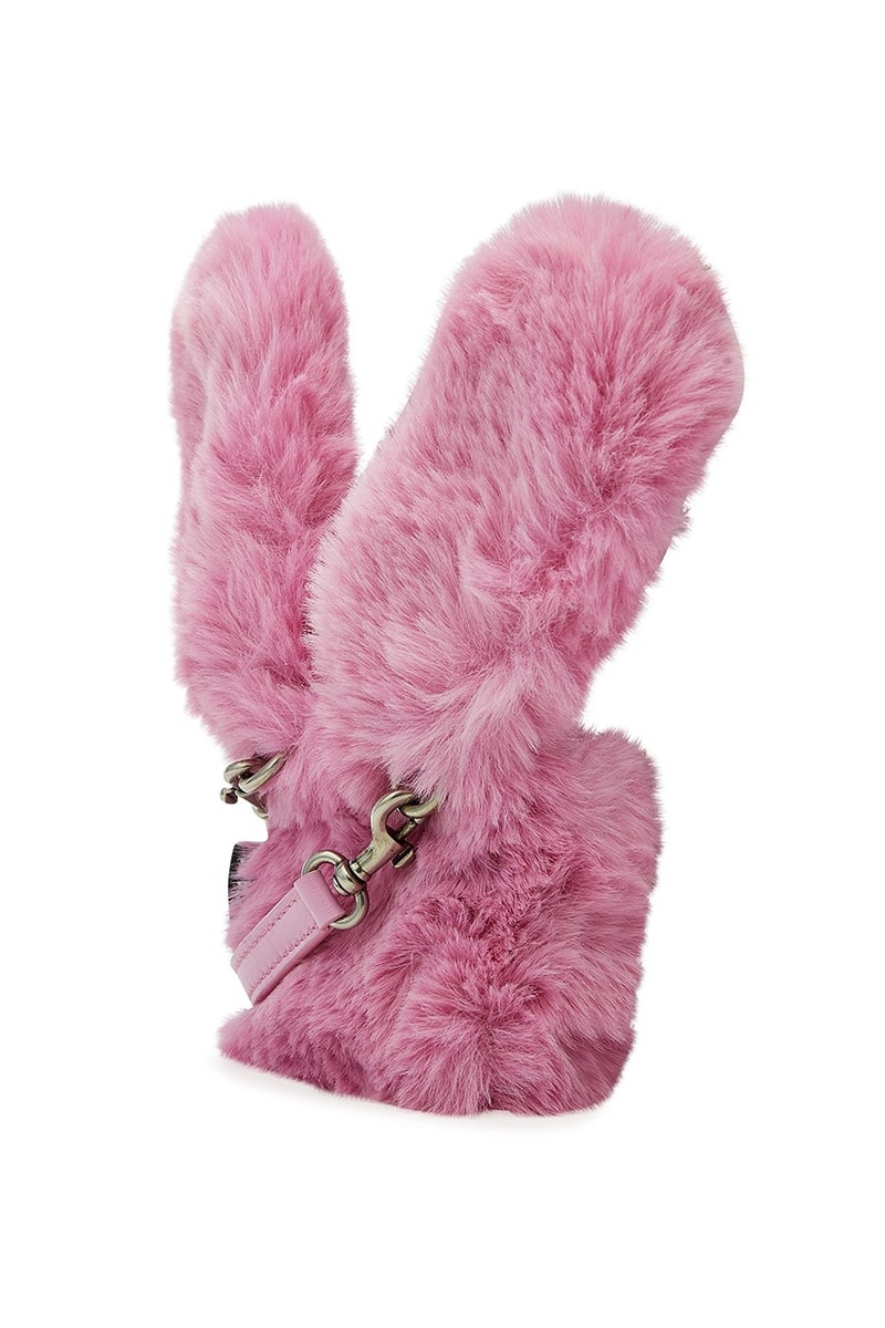 Balenciaga 推出全新 Apple iPhone、Airpods 粉紅兔主題保護殼
