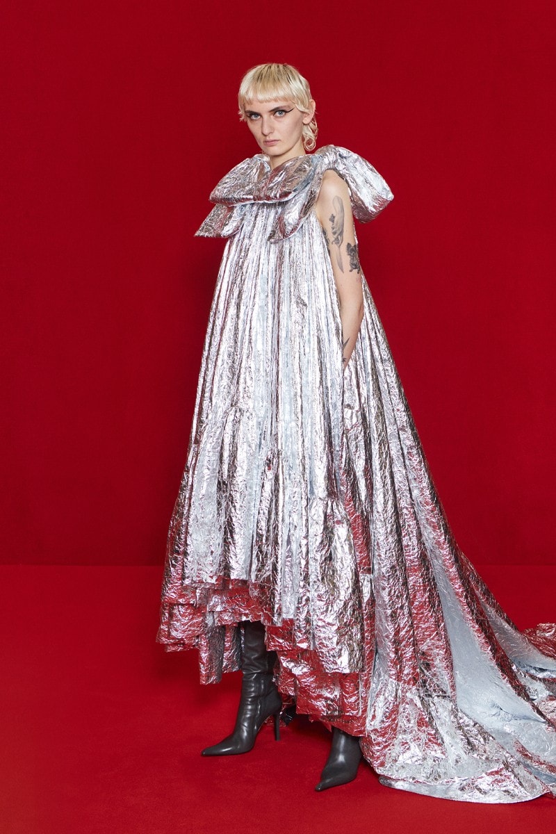 「模糊化」的街頭正裝｜Balenciaga 2022 春夏系列正式登場