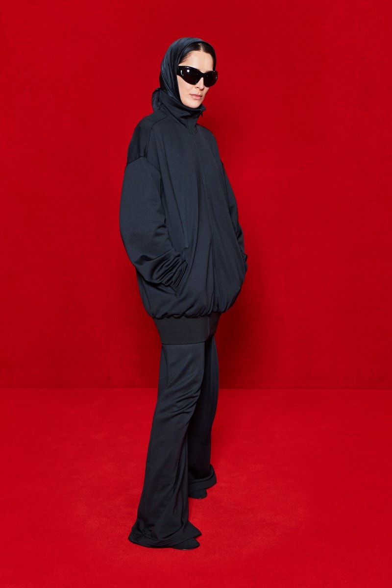 「模糊化」的街頭正裝｜Balenciaga 2022 春夏系列正式登場