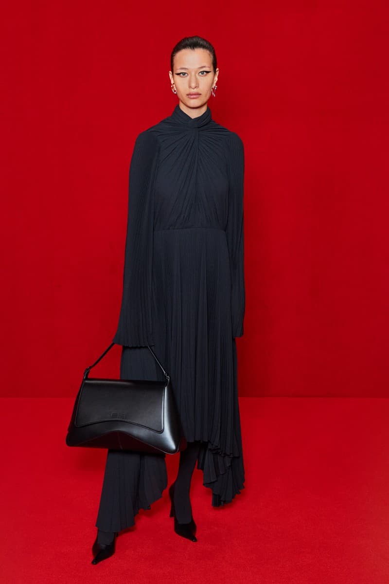 「模糊化」的街頭正裝|Balenciaga 2022 春夏系列正式登場