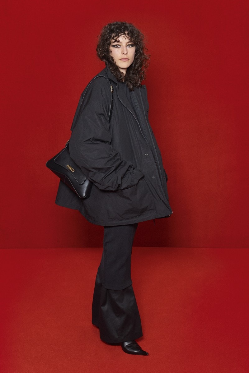 「模糊化」的街頭正裝｜Balenciaga 2022 春夏系列正式登場