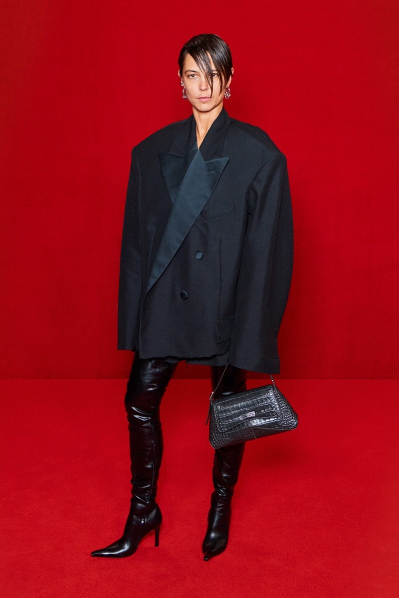 「模糊化」的街頭正裝｜Balenciaga 2022 春夏系列正式登場